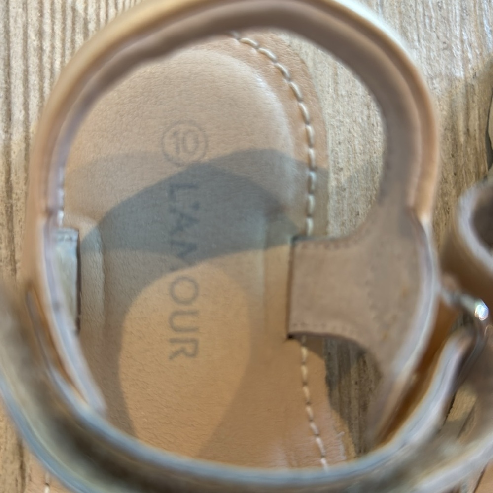 L’amour Jolie Chic Kids Gold Sandals with Bow Accent - Picture 6 of 7